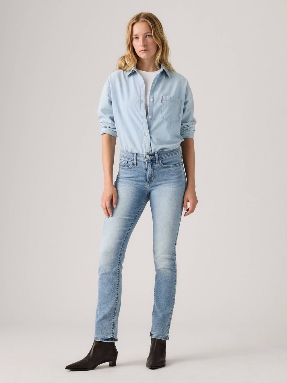 Levi’s 314 Shaping Straight Jeans Light Wash size 30